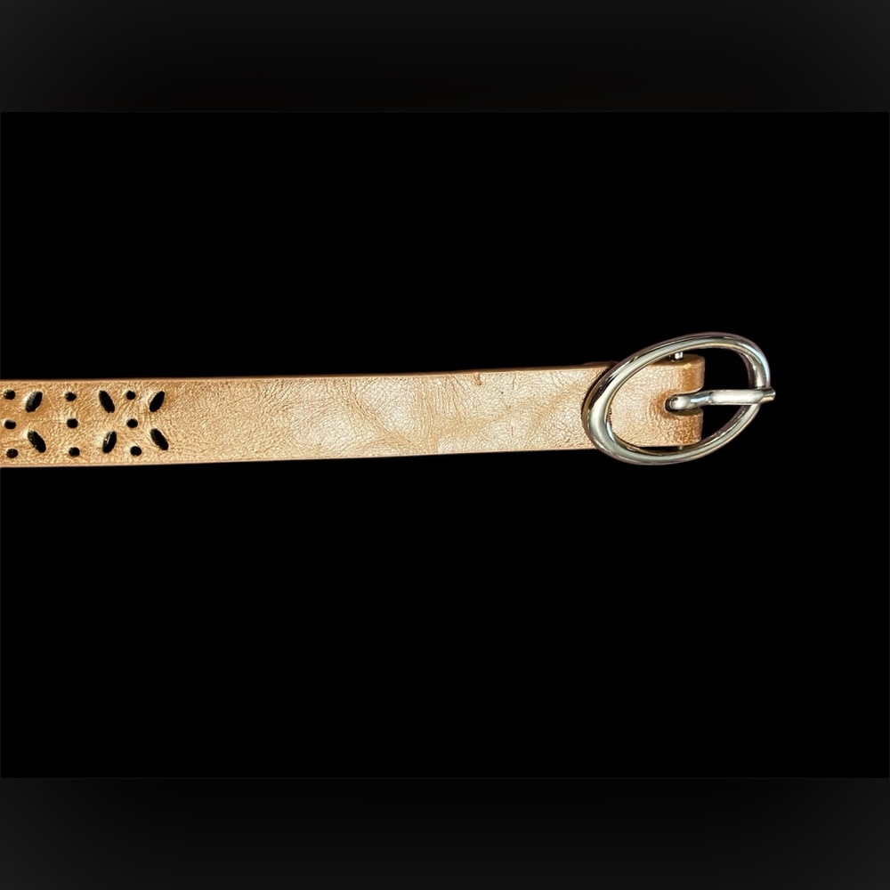 Tan belt with decorative cut outs - Picture 2 of 3
